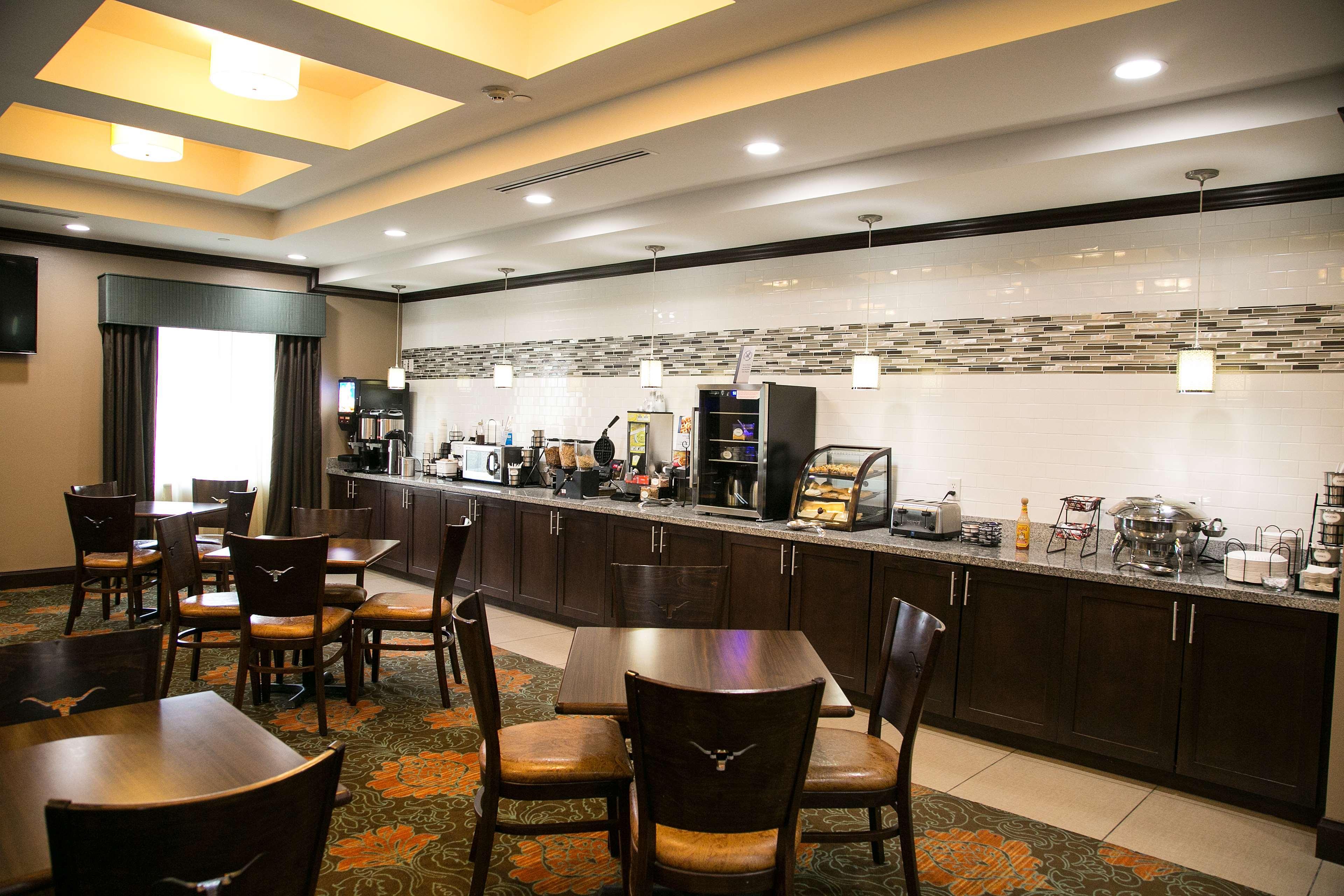 Best Western Plus Longhorn Inn & Suites Luling Екстер'єр фото