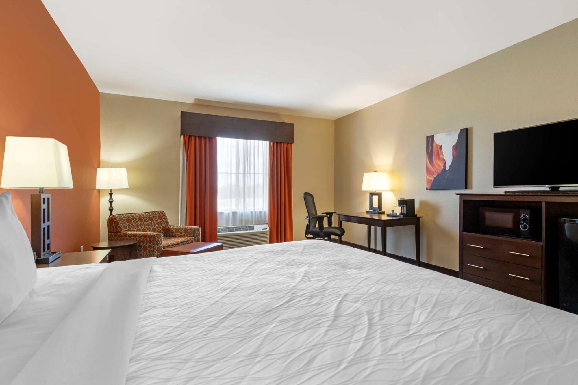Best Western Plus Longhorn Inn & Suites Luling Екстер'єр фото