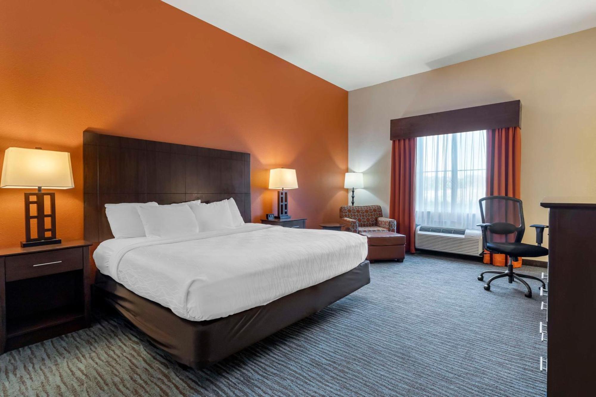 Best Western Plus Longhorn Inn & Suites Luling Екстер'єр фото