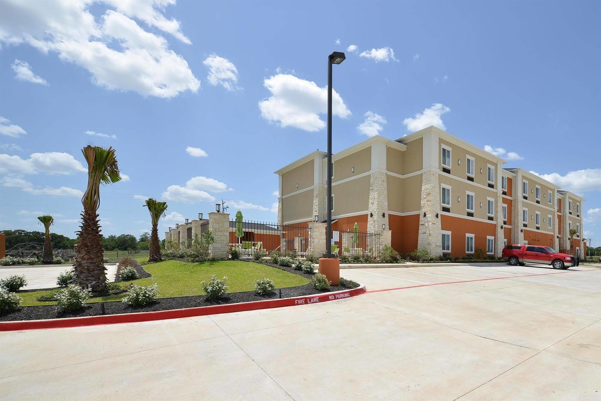 Best Western Plus Longhorn Inn & Suites Luling Екстер'єр фото