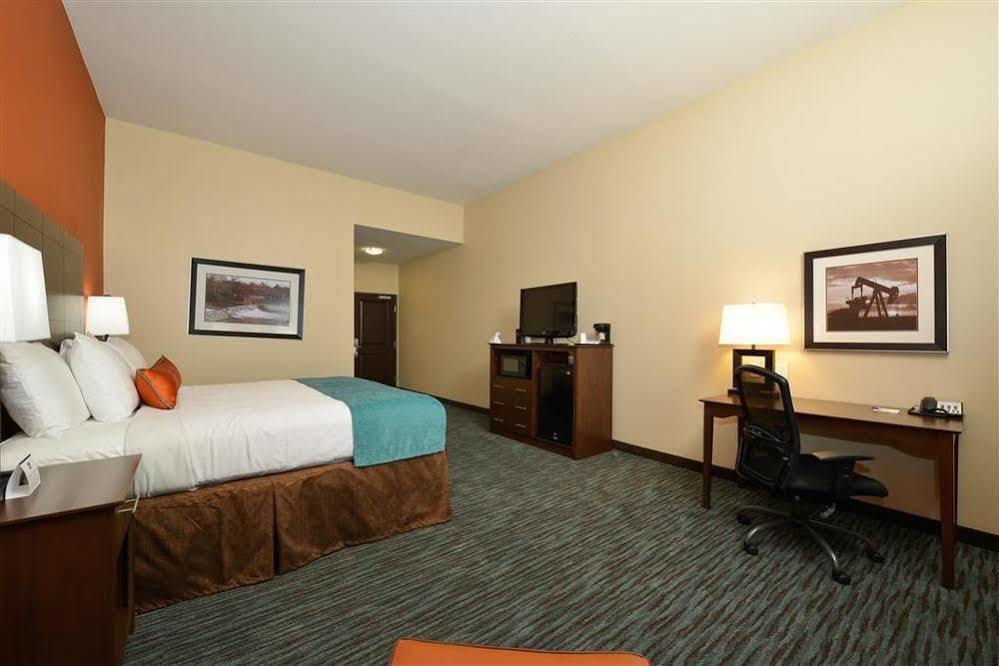 Best Western Plus Longhorn Inn & Suites Luling Екстер'єр фото