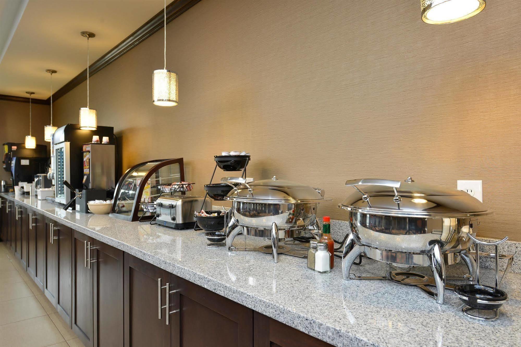 Best Western Plus Longhorn Inn & Suites Luling Екстер'єр фото